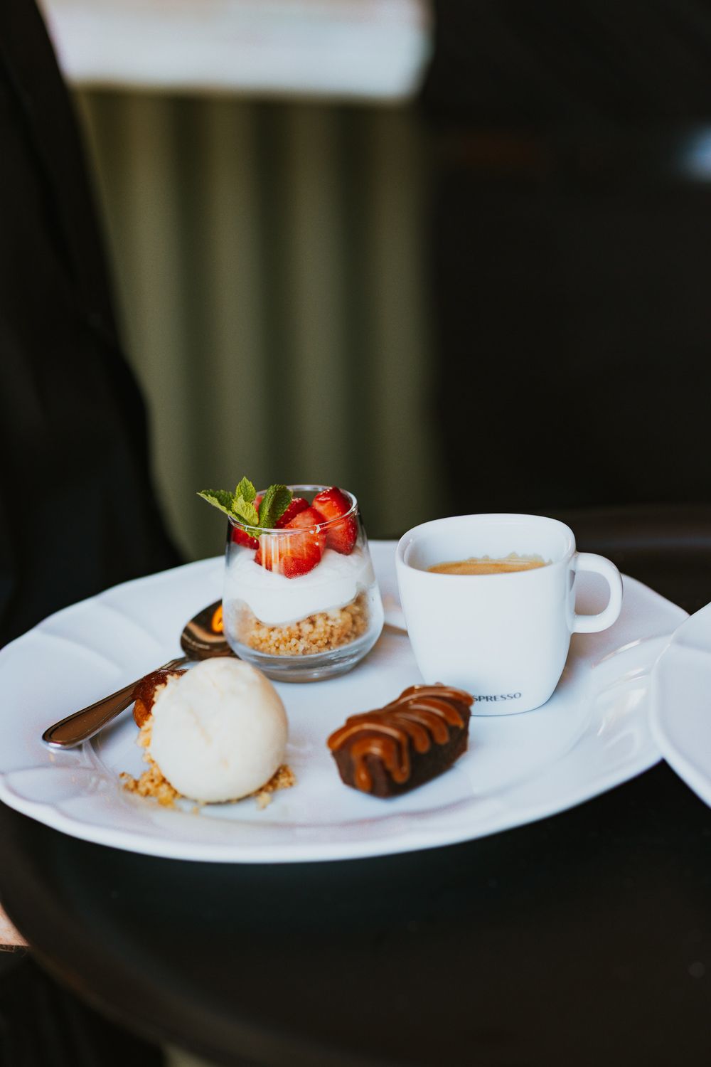 Le Manoir — café gourmand